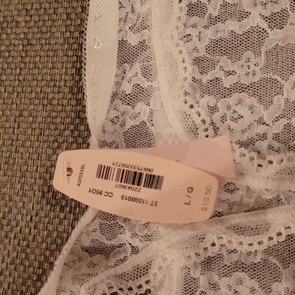 Victoria Secret - Picture 3 of 3